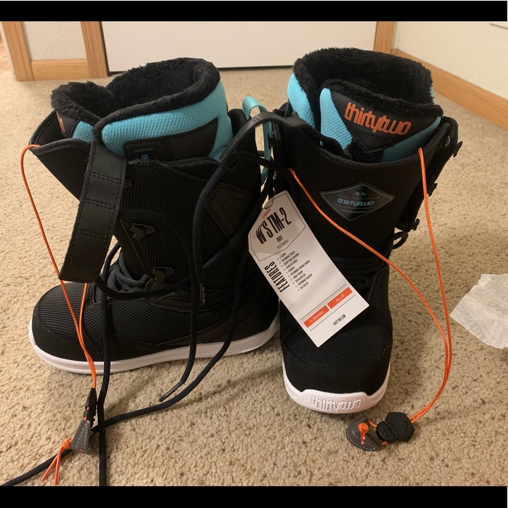 TM-2 Thirtytwo Boots